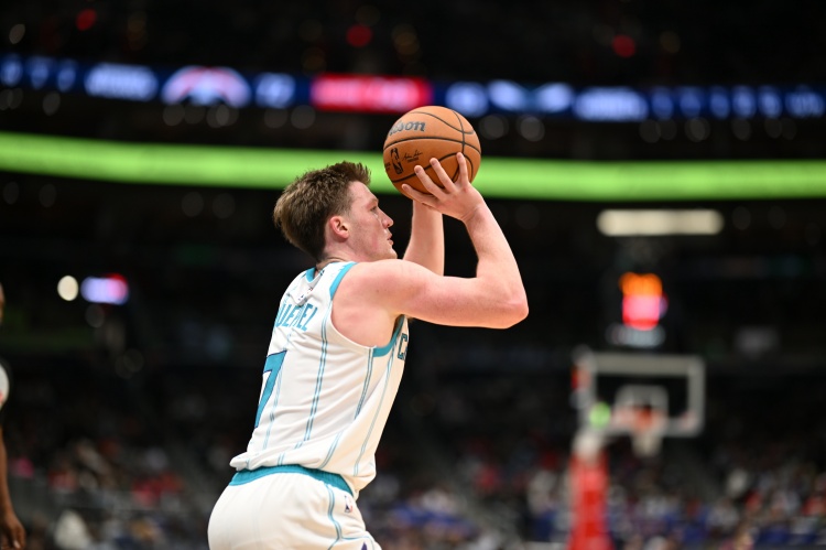 多面手！4号秀克尼佩尔20分钟9中5拿到12分8板6助2断 正负值+28